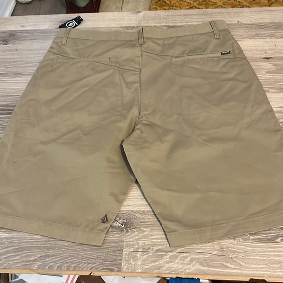 VOLCOM mens shorts - Picture 2 of 8